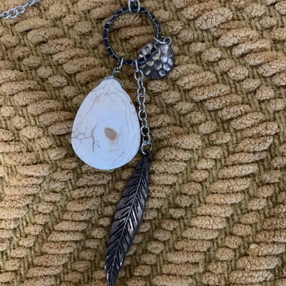 Necklacece and earring set - Picture 2 of 4